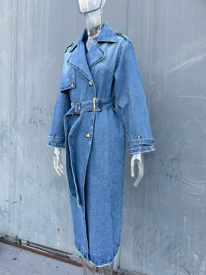 Isabelle - Afslappet Lang Dobbeltradet Denim Trenchcoat med Bælte og Spænder til Dame | Perfekt til alle årstider